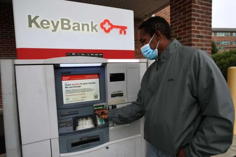 A bank and a homeless man teamed up to help the unbanked get their COVID stimulus checks